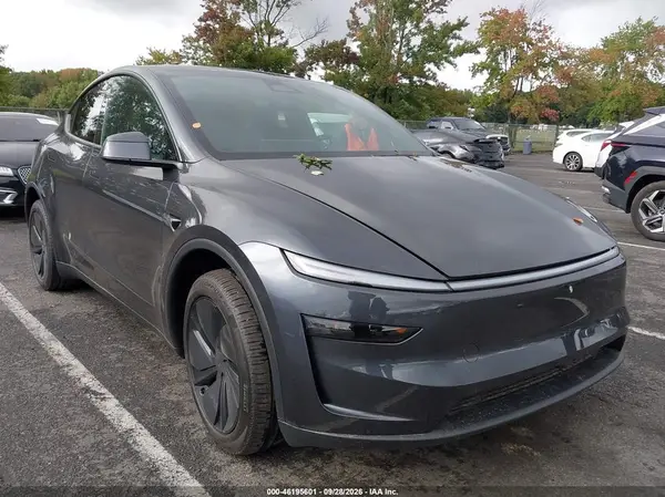 7SAYGDEEXTA763675 — 2026 Tesla Model Y, Подтопление (Flood), фото до ремонта