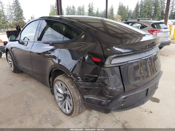 7SAYGDEE3TF561862 — 2026 Tesla Model Y, фото 3 с аукциона IAAI, Задняя часть слева