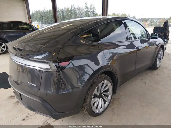 7SAYGDEE3TF561862 — 2026 Tesla Model Y, фото 4 с аукциона IAAI, Задняя часть слева