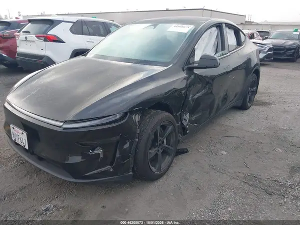 7SAYGDEE7TF418378 — 2026 Tesla Model Y, фото 2 с аукциона IAAI 14.10.2026, Левый бок