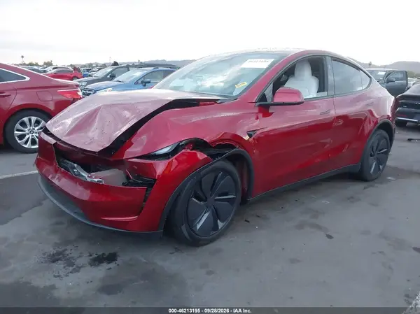 7SAYGDED7TA762670 — 2026 Tesla Model Y, фото 2 с аукциона IAAI, Передняя часть слева