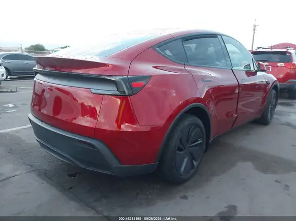 7SAYGDED7TA762670 — 2026 Tesla Model Y, фото 4 с аукциона IAAI, Передняя часть слева