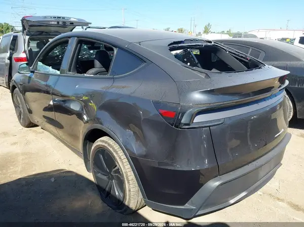 7SAYGDED0TF616792 — 2026 Tesla Model Y, фото 3 с аукциона IAAI, Повреждения со всех сторон