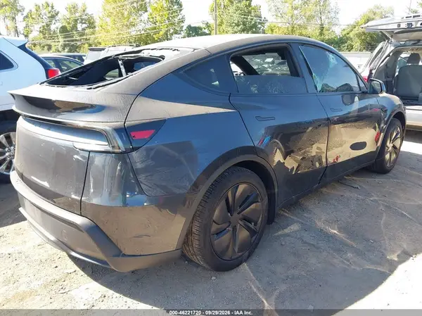 7SAYGDED0TF616792 — 2026 Tesla Model Y, фото 4 с аукциона IAAI, Повреждения со всех сторон