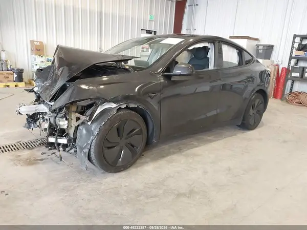 7SAYGDEE5TF448723 — 2026 Tesla Model Y, фото 2 с аукциона IAAI, Передняя часть