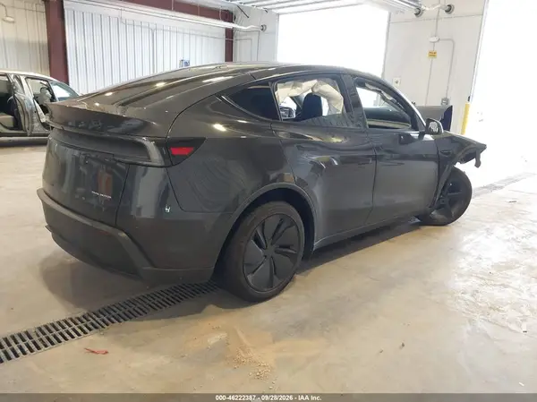 7SAYGDEE5TF448723 — 2026 Tesla Model Y, фото 4 с аукциона IAAI, Передняя часть