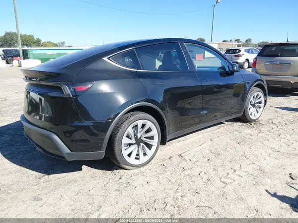 7SAYGDEE3TA455781 — 2026 Tesla Model Y, фото 4 с аукциона IAAI, Передняя часть слева