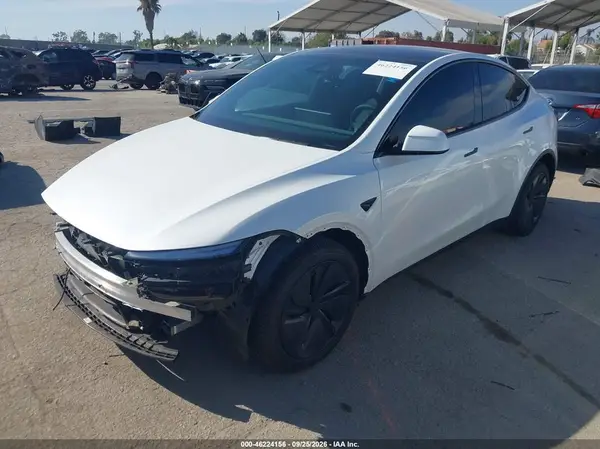 7SAYGDED6TF606333 — 2026 Tesla Model Y, фото 2 с аукциона IAAI, Передняя часть
