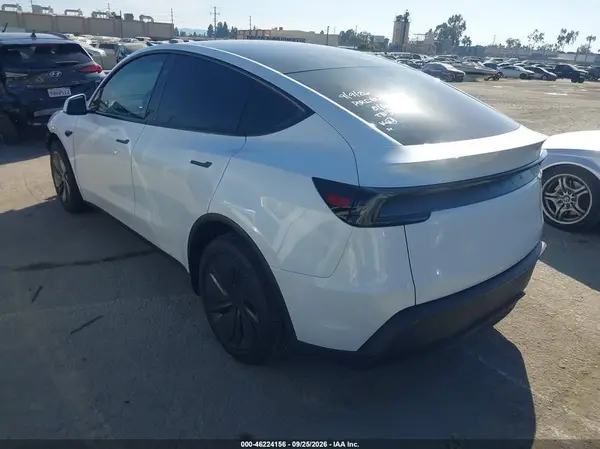 7SAYGDED6TF606333 — 2026 Tesla Model Y, фото 3 с аукциона IAAI, Передняя часть