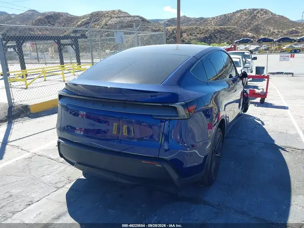 7SAYGDEE5TF604856 — 2026 Tesla Model Y, фото 4 с аукциона IAAI, Передняя часть справа