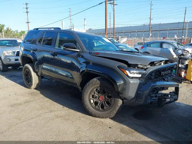 JTEVB5BR0S5000817 — 2025 Toyota 4RUNNER Hybrid Trd Pro, Передняя часть слева (Left Front), фото до ремонта