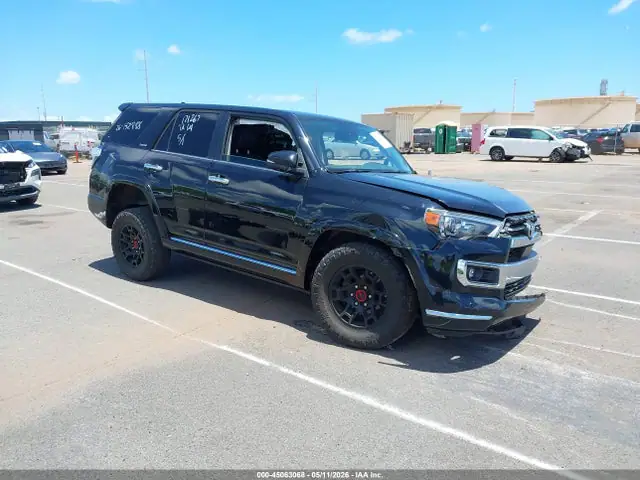 JTEDU5JR1N5267475 — 2022 Toyota 4RUNNER Limited, Передняя часть слева (Left Front), фото до ремонта