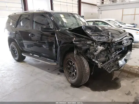 JTEBU5JR3E5174688 — 2014 Toyota 4RUNNER SR5, Передняя часть справа (Right Front), фото до ремонта