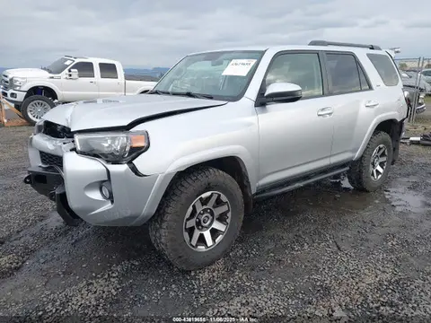 2015 Toyota 4RUNNER SR5 VIN JTEBU5JRXF5269895 фото 2