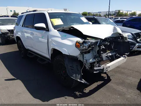 JTEZU5JR8G5147360 — 2016 Toyota 4RUNNER SR5, Передняя часть (Front End), фото до ремонта