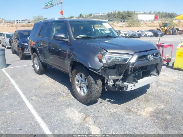 JTEZU5JR1H5152840 — 2017 Toyota 4RUNNER SR5, Передняя часть слева (Left Front), фото до ремонта