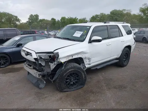 2021 Toyota 4RUNNER SR5 VIN JTEMU5JRXM5868821 фото 2