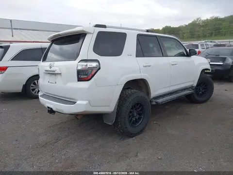 2021 Toyota 4RUNNER SR5 VIN JTEMU5JRXM5868821 фото 4
