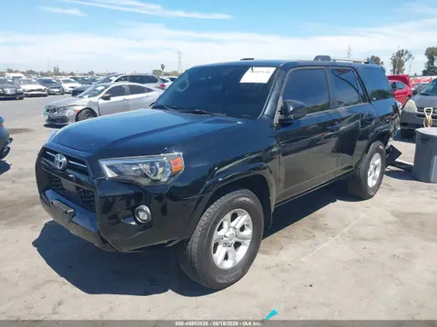 2021 Toyota 4RUNNER SR5 VIN JTEEU5JR8M5230166 фото 2