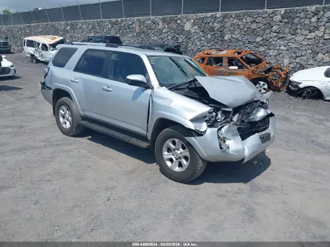JTEMU5JR1N6067271 — 2022 Toyota 4RUNNER SR5, Передняя часть (Front End), фото до ремонта