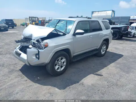 2022 Toyota 4RUNNER SR5 VIN JTEMU5JR1N6067271 фото 2