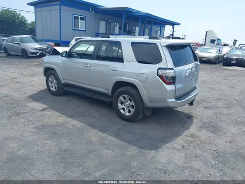 2022 Toyota 4RUNNER SR5 VIN JTEMU5JR1N6067271 фото 3