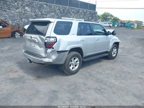 2022 Toyota 4RUNNER SR5 VIN JTEMU5JR1N6067271 фото 4