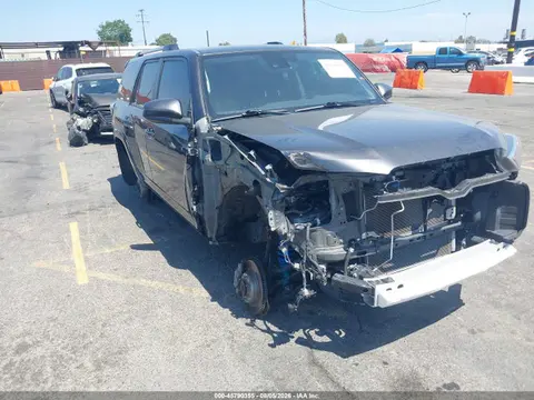 JTEMU5JR0N6020734 — 2022 Toyota 4RUNNER SR5, Передняя часть (Front End), фото до ремонта