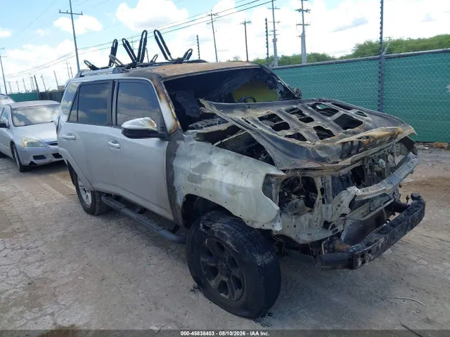 2022 Toyota 4RUNNER SR5 VIN JTEEU5JR7N5263712 фото 1