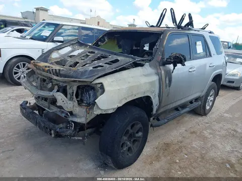 2022 Toyota 4RUNNER SR5 VIN JTEEU5JR7N5263712 фото 2