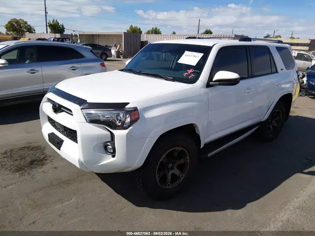 JTEEU5JR8N5269972 — 2022 Toyota 4RUNNER SR5, фото 2 с аукциона IAAI 14.10.2026, Левый бок