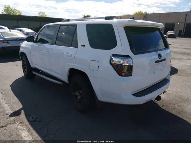 JTEEU5JR8N5269972 — 2022 Toyota 4RUNNER SR5, фото 3 с аукциона IAAI 14.10.2026, Левый бок