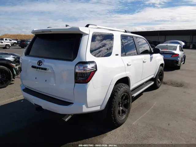 JTEEU5JR8N5269972 — 2022 Toyota 4RUNNER SR5, фото 4 с аукциона IAAI 14.10.2026, Левый бок