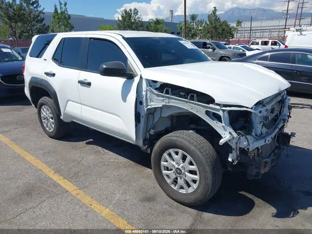 JTEVA5BR2S5030999 — 2025 Toyota 4RUNNER SR5, Передняя часть (Front End), фото до ремонта