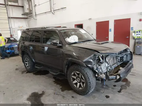 JTEBU5JR9J5536341 — 2018 Toyota 4RUNNER Trd Off Road Premium, Передняя часть справа (Right Front), фото до ремонта