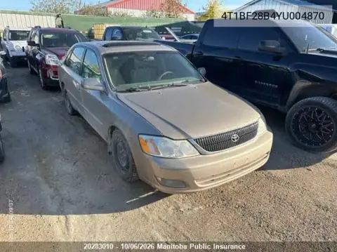 4T1BF28B4YU004870 — 2000 Toyota Avalon, Сзади, фото до ремонта
