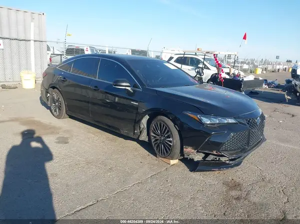 4T1B21FB3KU010627 — 2019 Toyota Avalon, Передняя часть справа (Right Front), фото до ремонта