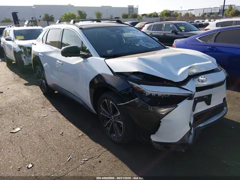 JTMAAAAA5RA050432 — 2024 Toyota BZ4X Limited, Передняя часть (Front End), фото до ремонта
