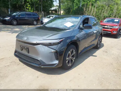 2024 Toyota BZ4X XLE VIN JTMABACA6RA091470 фото 2