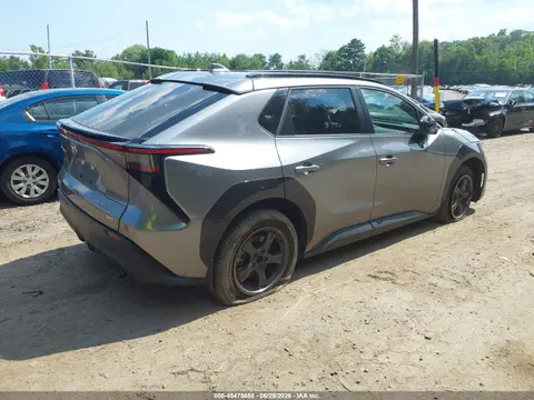2024 Toyota BZ4X XLE VIN JTMABACA6RA091470 фото 4
