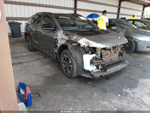 JTMAAAAA0RA039466 — 2024 Toyota BZ4X XLE, Передняя часть (Front End), фото до ремонта