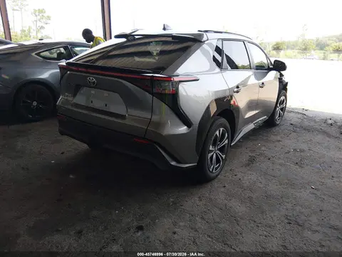 2024 Toyota BZ4X XLE VIN JTMAAAAA0RA039466 фото 4