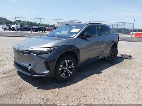 2024 Toyota BZ4X XLE VIN JTMAAAAA3RA034049 фото 2