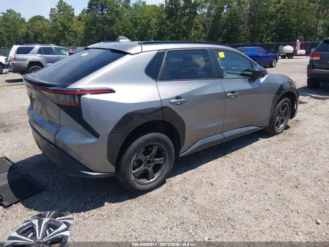 2024 Toyota BZ4X XLE VIN JTMAAAAA3RA034049 фото 4