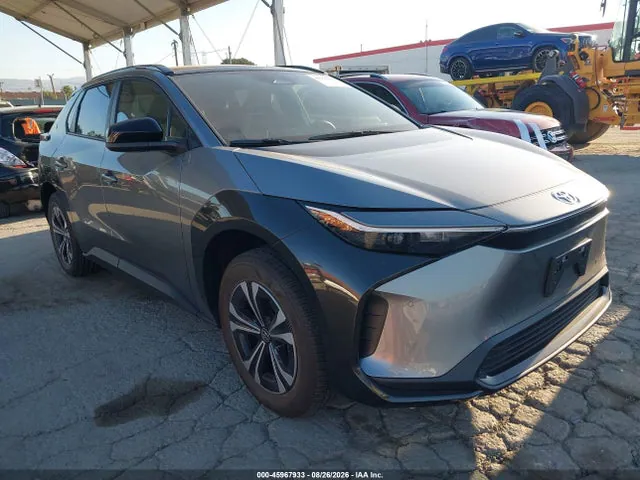 2024 Toyota BZ4X XLE VIN JTMABACA0RA051594 фото 1