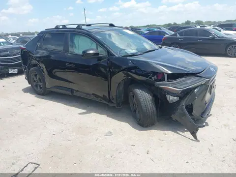 JTMAAAAA1SA073633 — 2025 Toyota BZ4X XLE, Передняя часть (Front & Rear), фото до ремонта