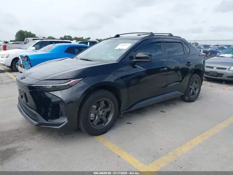 2025 Toyota BZ4X XLE VIN JTMAAAAA8SA073001 фото 2