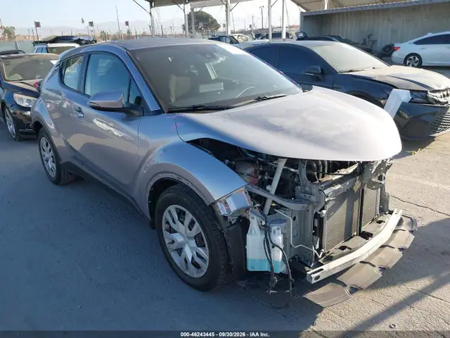 JTNKHMBX7K1026722 — 2019 Toyota C-HR LE, Передняя часть слева (Left Front), фото до ремонта