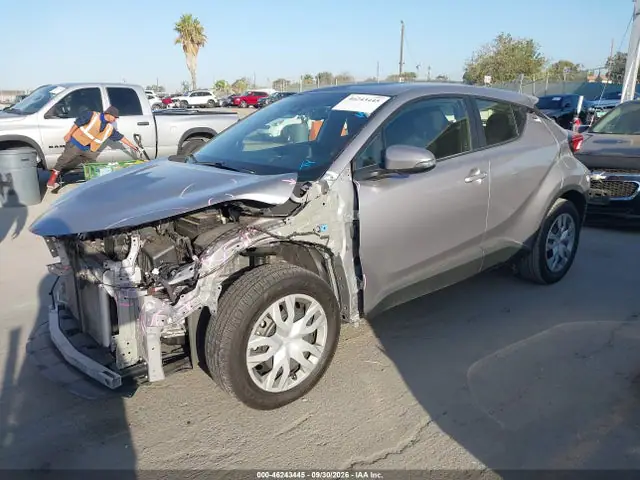 JTNKHMBX7K1026722 — 2019 Toyota C-HR LE, фото 2 с аукциона IAAI 14.10.2026, Передняя часть слева