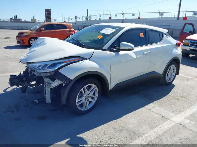 JTNKHMBX7M1126824 — 2021 Toyota C-HR LE, фото 2 с аукциона IAAI 30.09.2026, Передняя часть